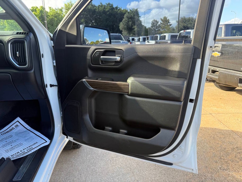 Chevrolet Silverado 1500 Vehicle Full-screen Gallery Image 11
