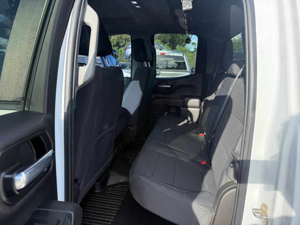 Chevrolet Silverado 1500 Vehicle Full-screen Gallery Image 12
