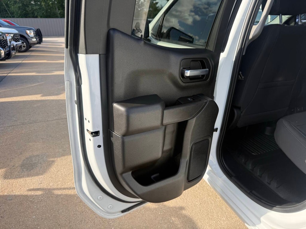 Chevrolet Silverado 1500 Vehicle Full-screen Gallery Image 13