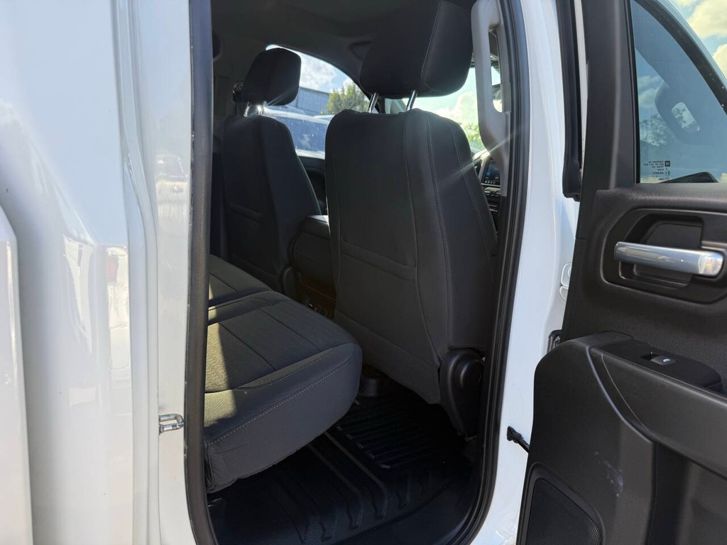 Chevrolet Silverado 1500 Vehicle Full-screen Gallery Image 14
