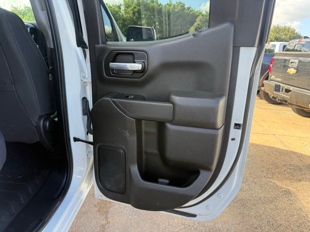 Chevrolet Silverado 1500 Vehicle Full-screen Gallery Image 15
