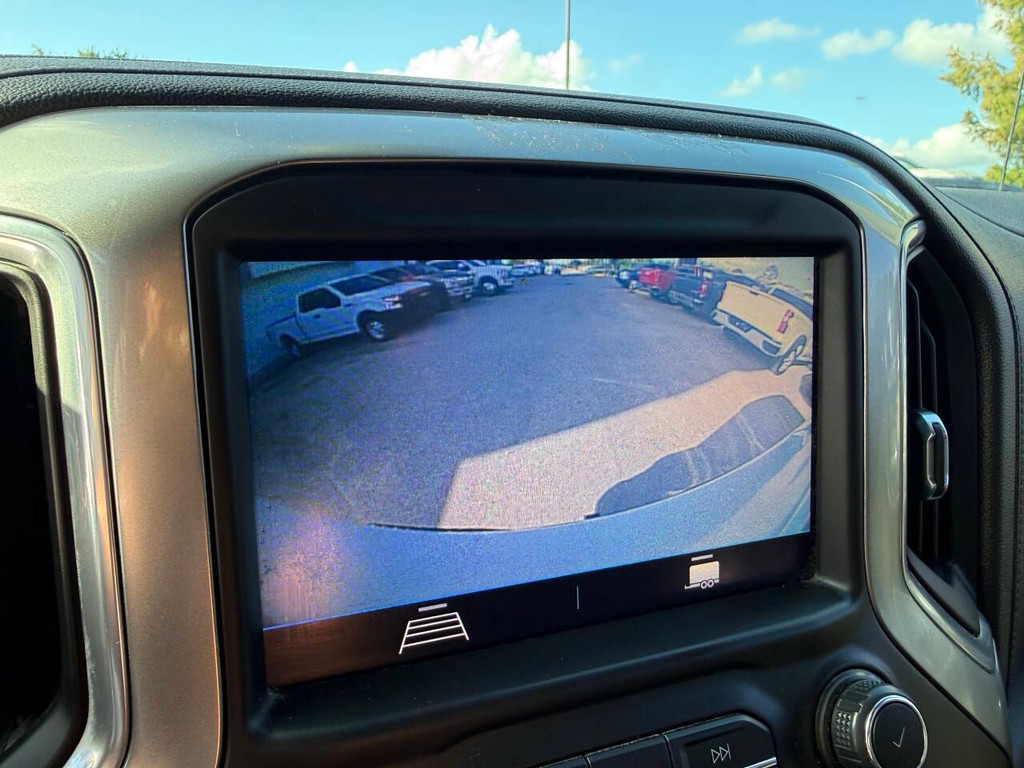 Chevrolet Silverado 1500 Vehicle Full-screen Gallery Image 25