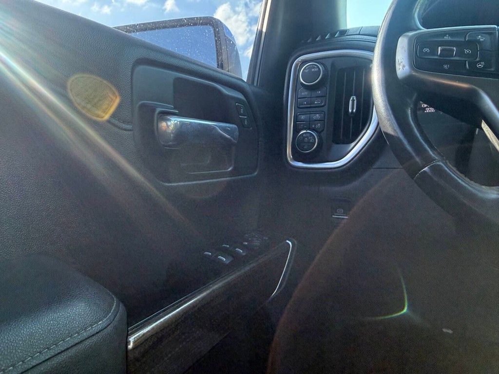 Chevrolet Silverado 1500 Vehicle Full-screen Gallery Image 29