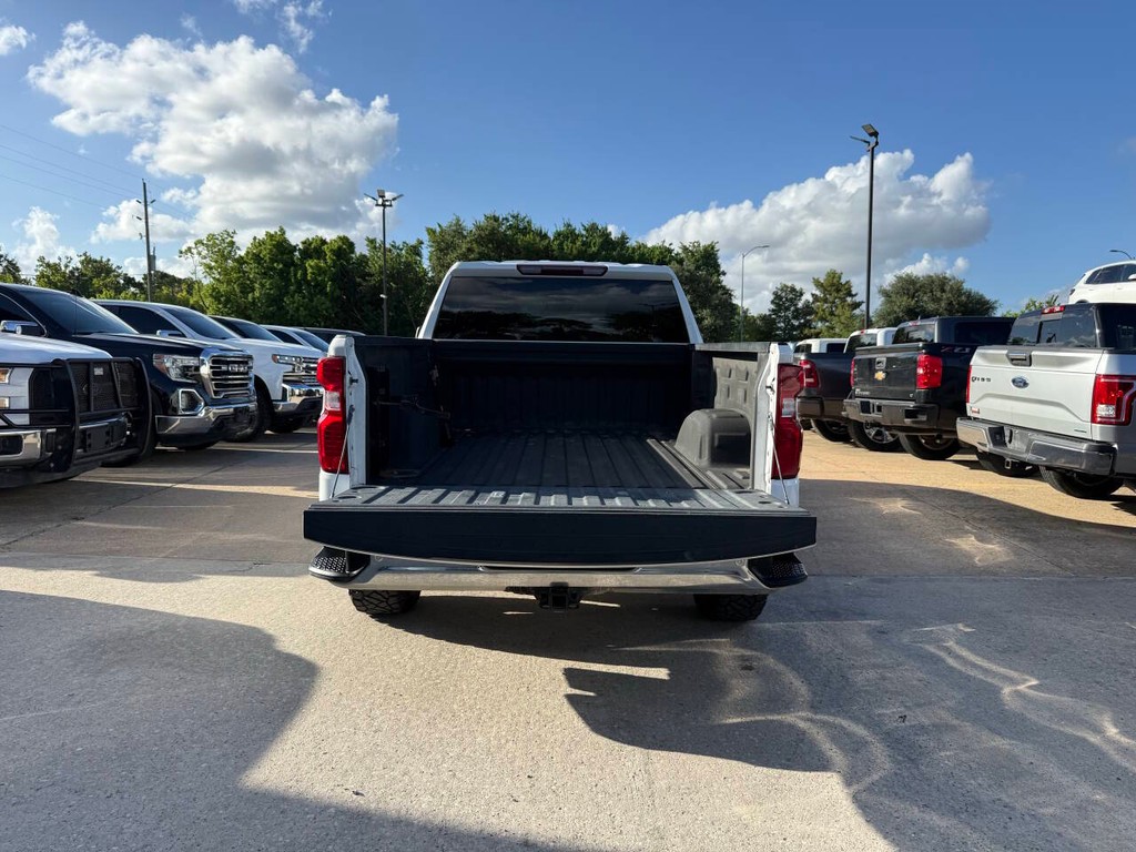 Chevrolet Silverado 1500 Vehicle Full-screen Gallery Image 35