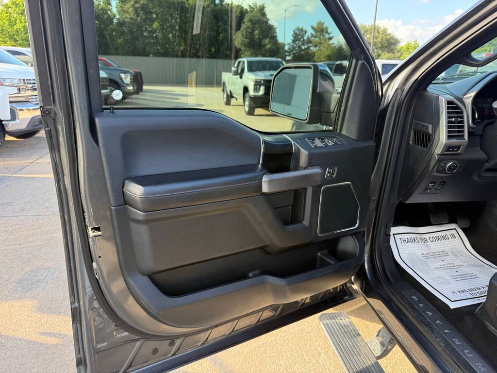 Ford F-150 Vehicle Full-screen Gallery Image 08