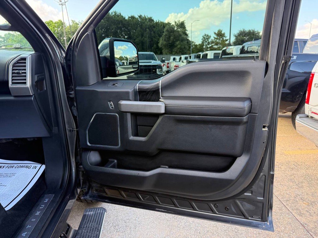 Ford F-150 Vehicle Full-screen Gallery Image 11