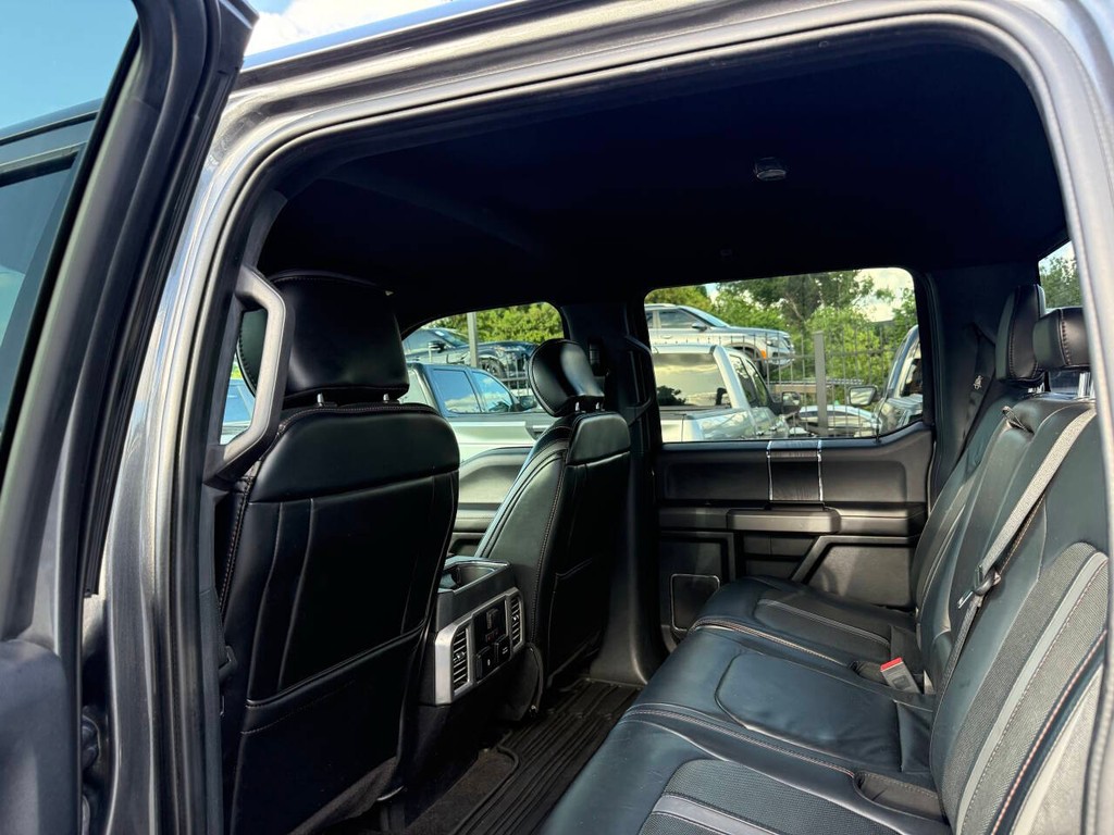 Ford F-150 Vehicle Full-screen Gallery Image 12
