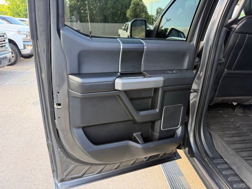 Ford F-150 Vehicle Full-screen Gallery Image 14