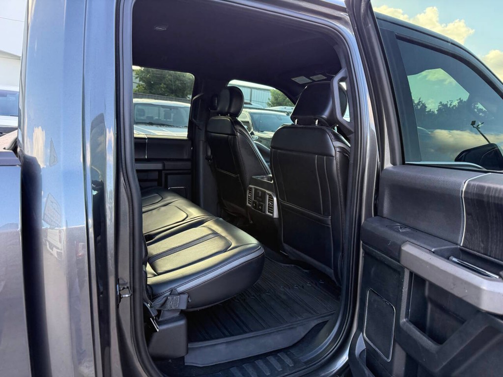 Ford F-150 Vehicle Full-screen Gallery Image 15