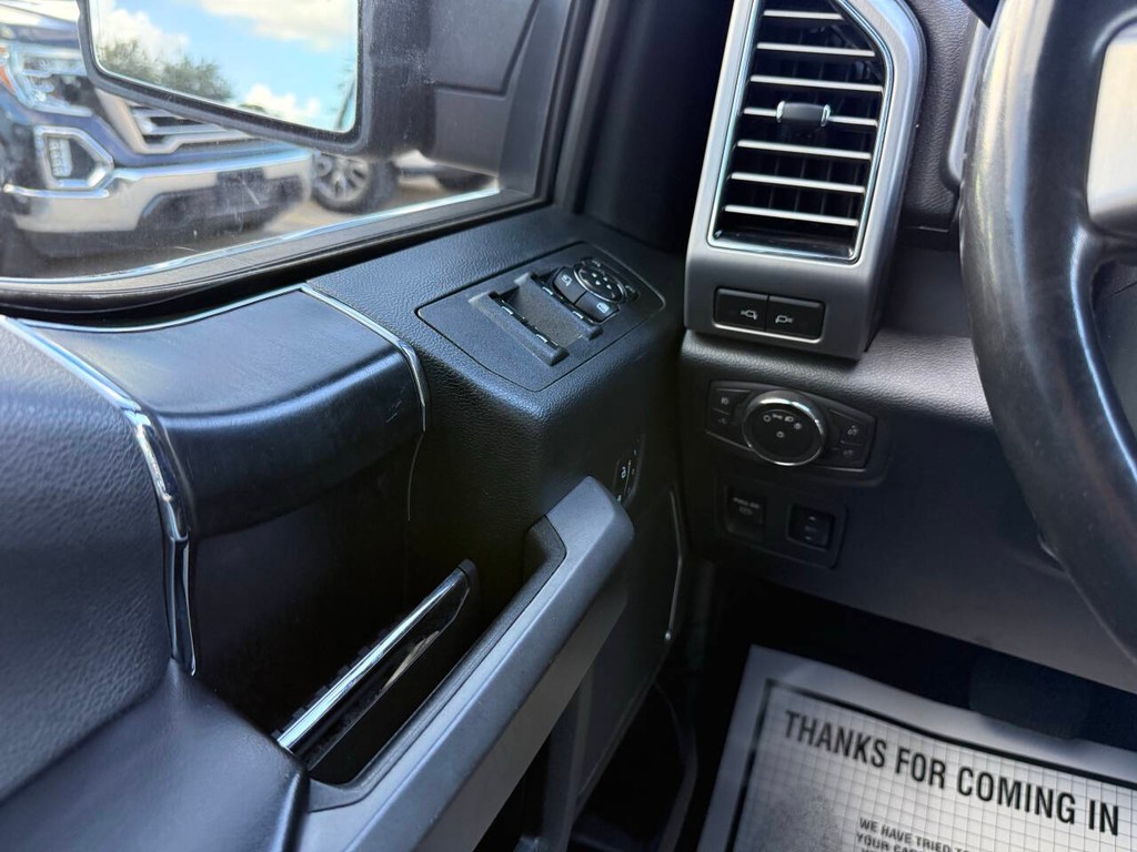 Ford F-150 Vehicle Full-screen Gallery Image 31