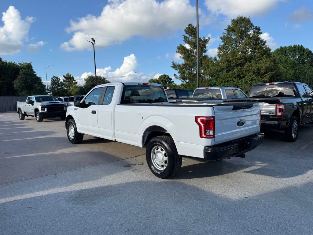 Ford F-150 Vehicle Full-screen Gallery Image 04