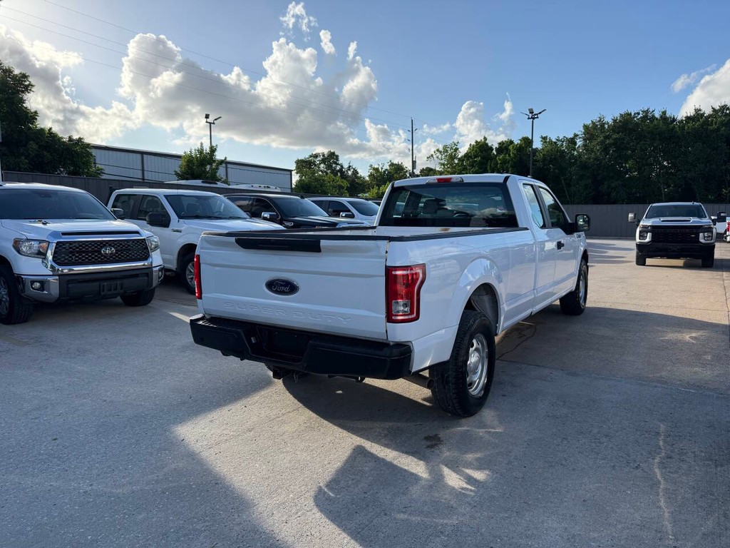 Ford F-150 Vehicle Full-screen Gallery Image 05