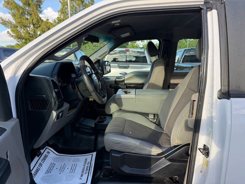 Ford F-150 Vehicle Full-screen Gallery Image 07