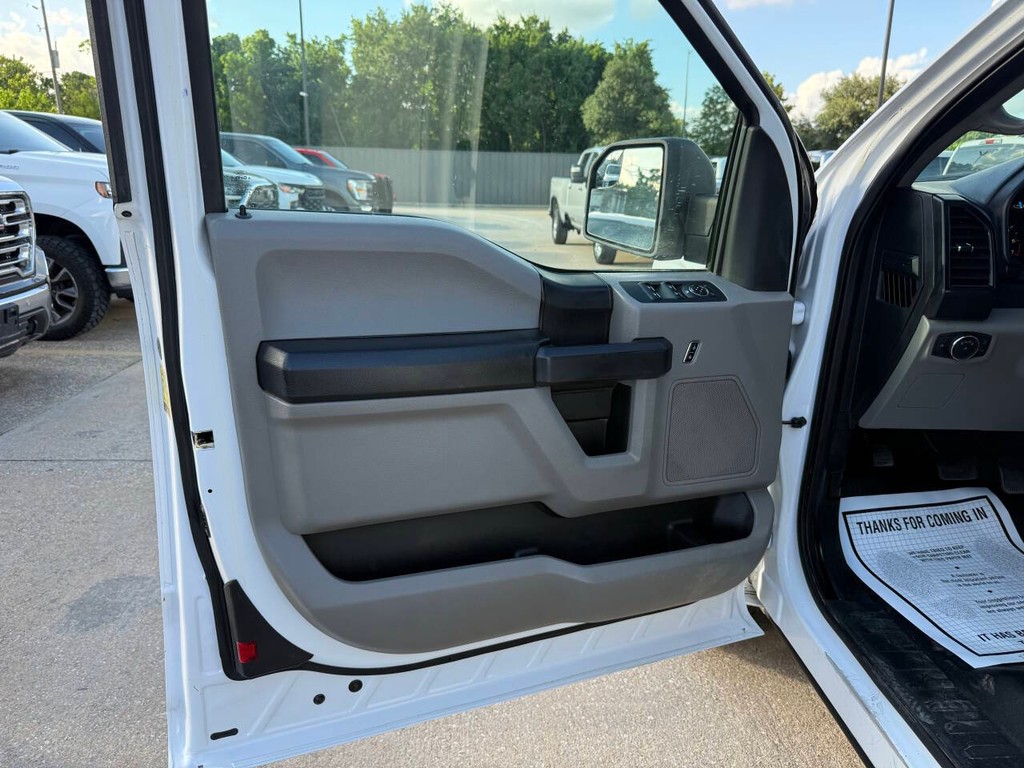 Ford F-150 Vehicle Full-screen Gallery Image 08