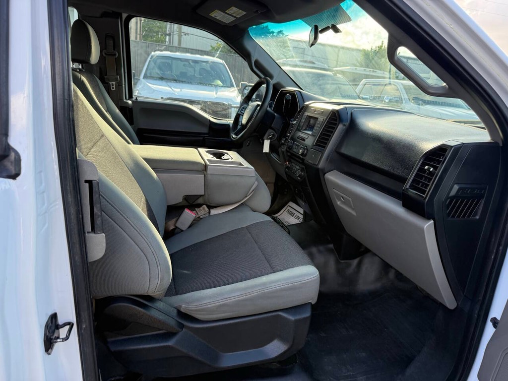 Ford F-150 Vehicle Full-screen Gallery Image 10