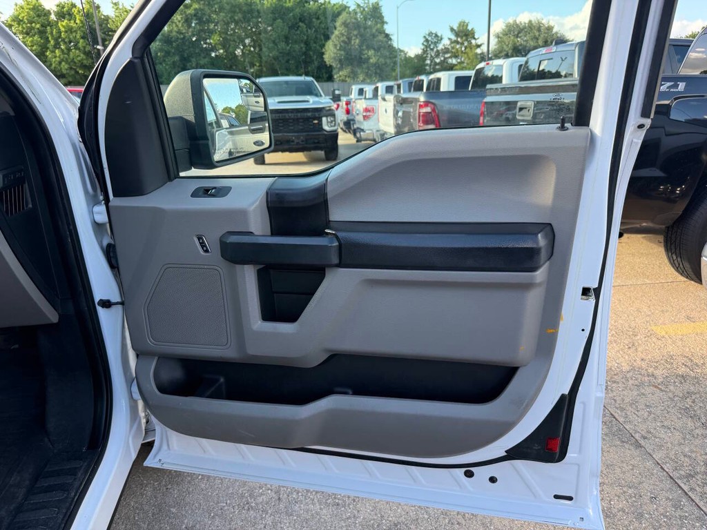 Ford F-150 Vehicle Full-screen Gallery Image 11
