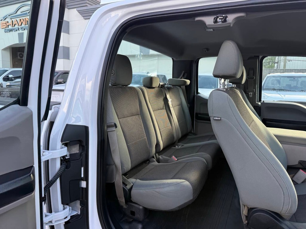 Ford F-150 Vehicle Full-screen Gallery Image 14