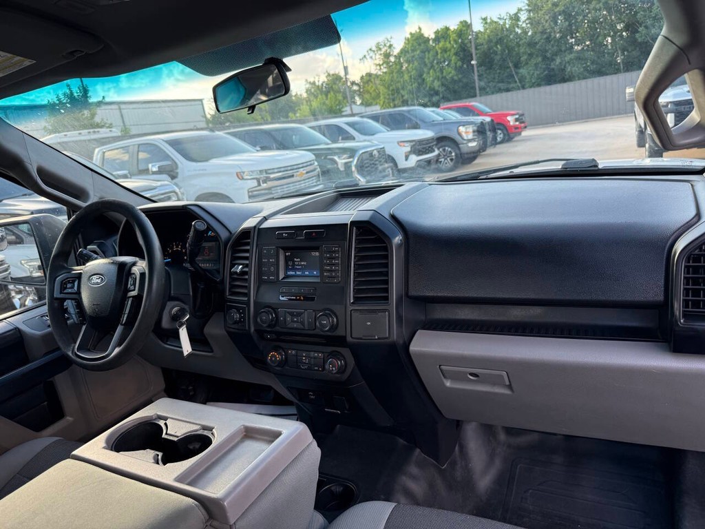 Ford F-150 Vehicle Full-screen Gallery Image 16