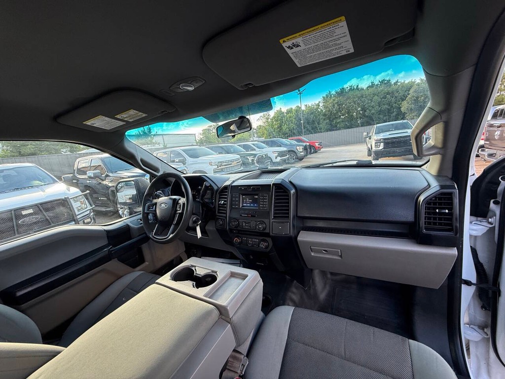 Ford F-150 Vehicle Full-screen Gallery Image 17
