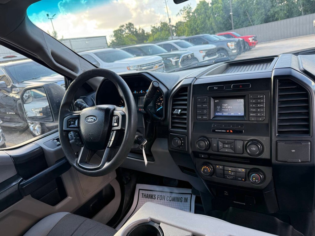 Ford F-150 Vehicle Full-screen Gallery Image 18