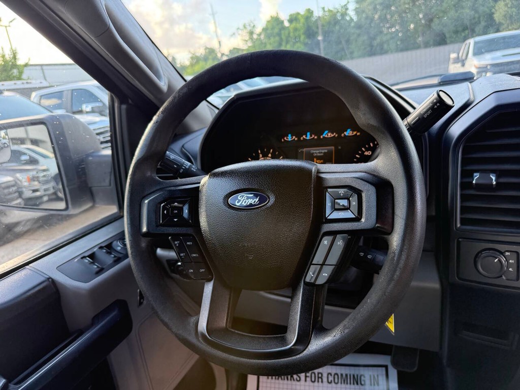 Ford F-150 Vehicle Full-screen Gallery Image 19