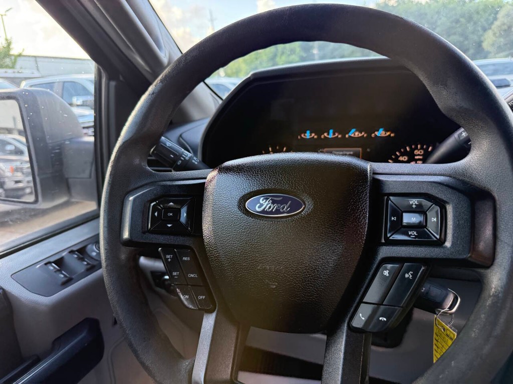 Ford F-150 Vehicle Full-screen Gallery Image 20