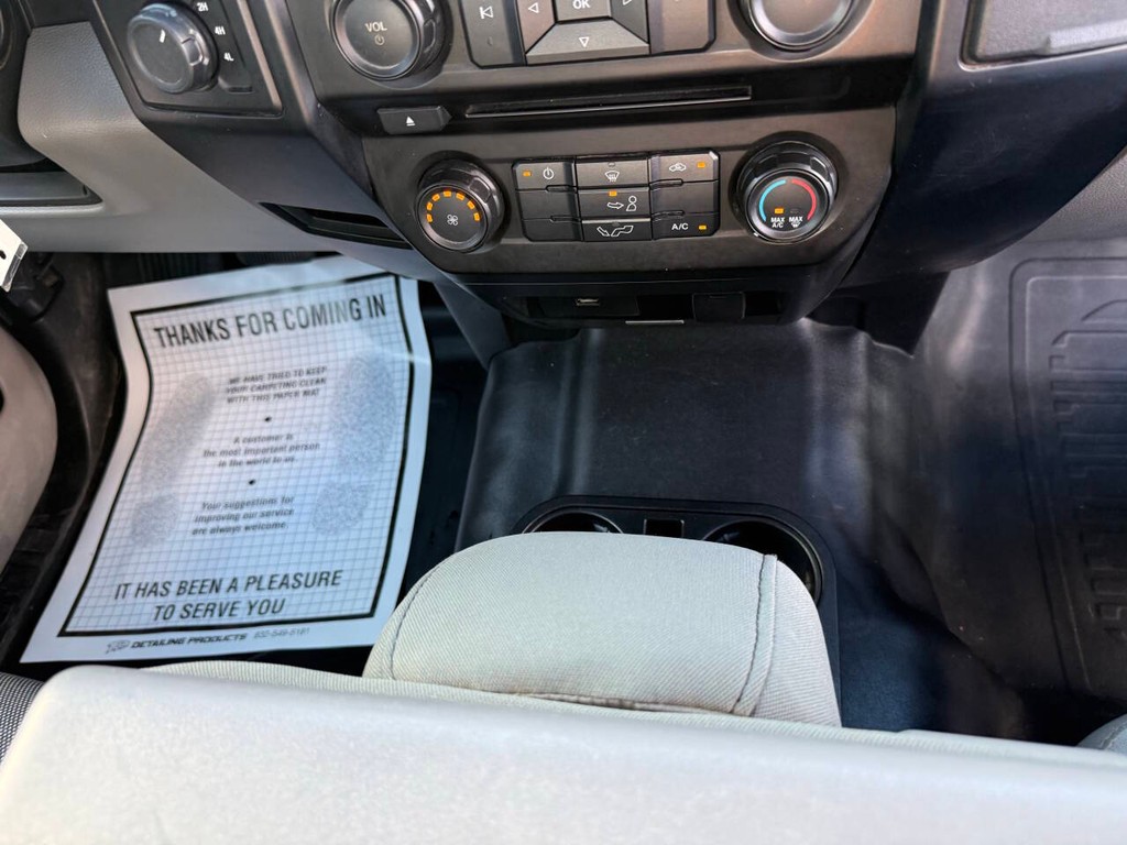 Ford F-150 Vehicle Full-screen Gallery Image 24