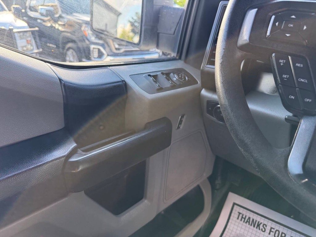 Ford F-150 Vehicle Full-screen Gallery Image 25