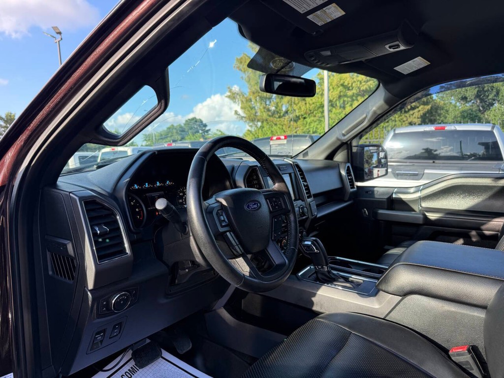 Ford F-150 Vehicle Full-screen Gallery Image 05