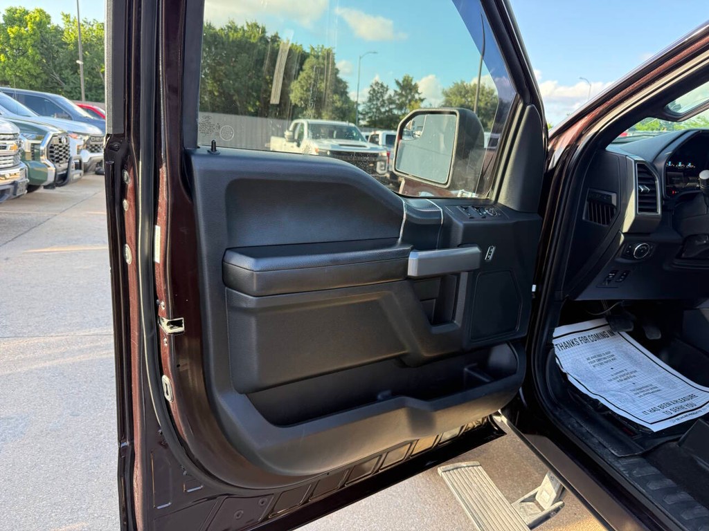 Ford F-150 Vehicle Full-screen Gallery Image 07