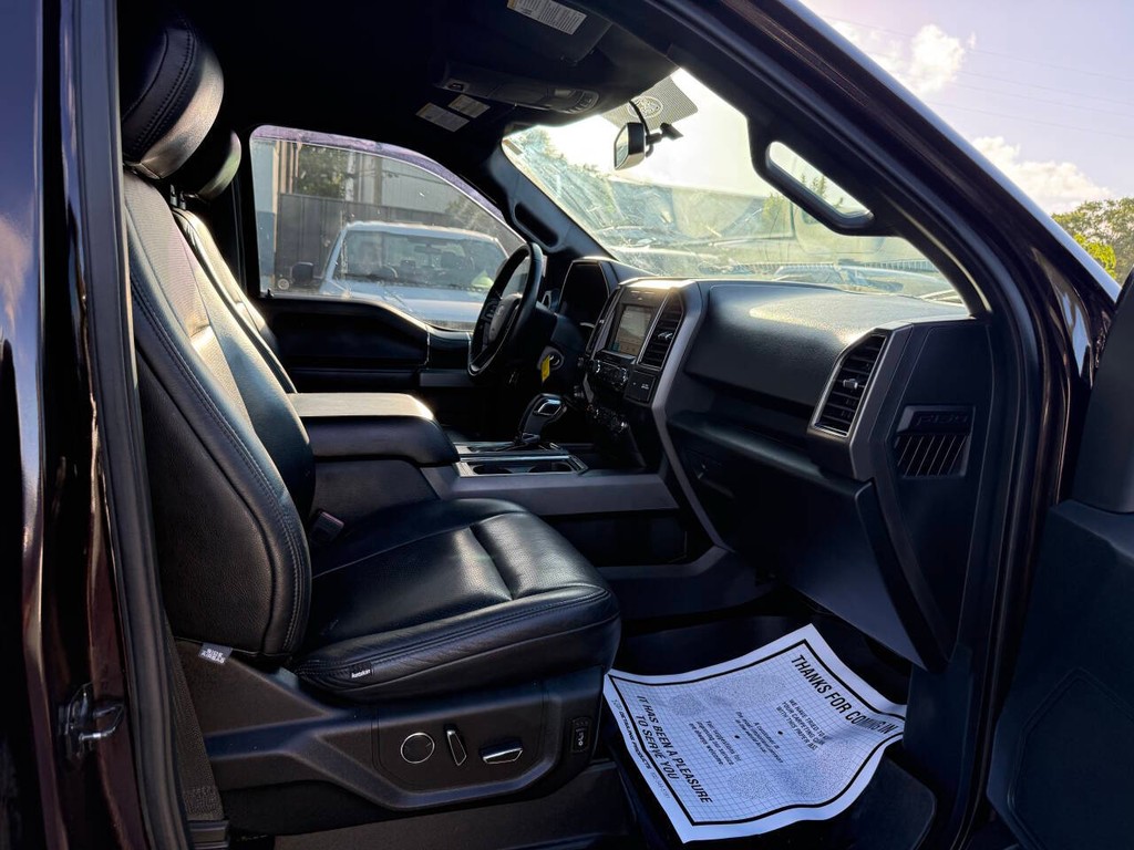 Ford F-150 Vehicle Full-screen Gallery Image 09