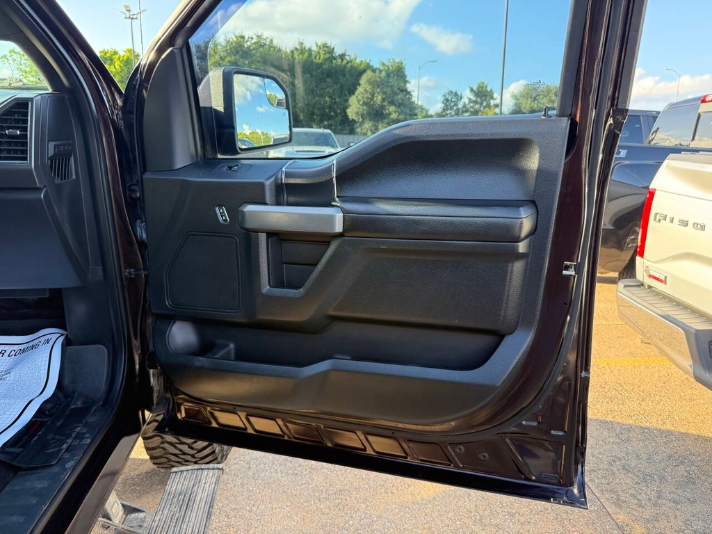 Ford F-150 Vehicle Full-screen Gallery Image 10