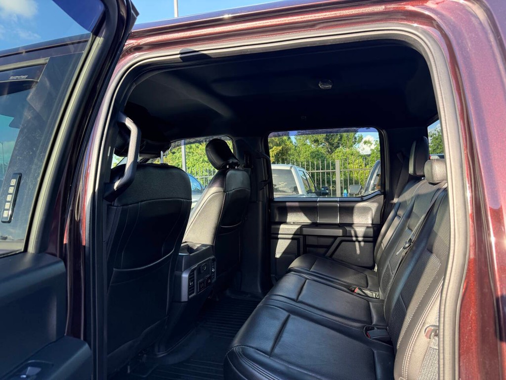 Ford F-150 Vehicle Full-screen Gallery Image 11