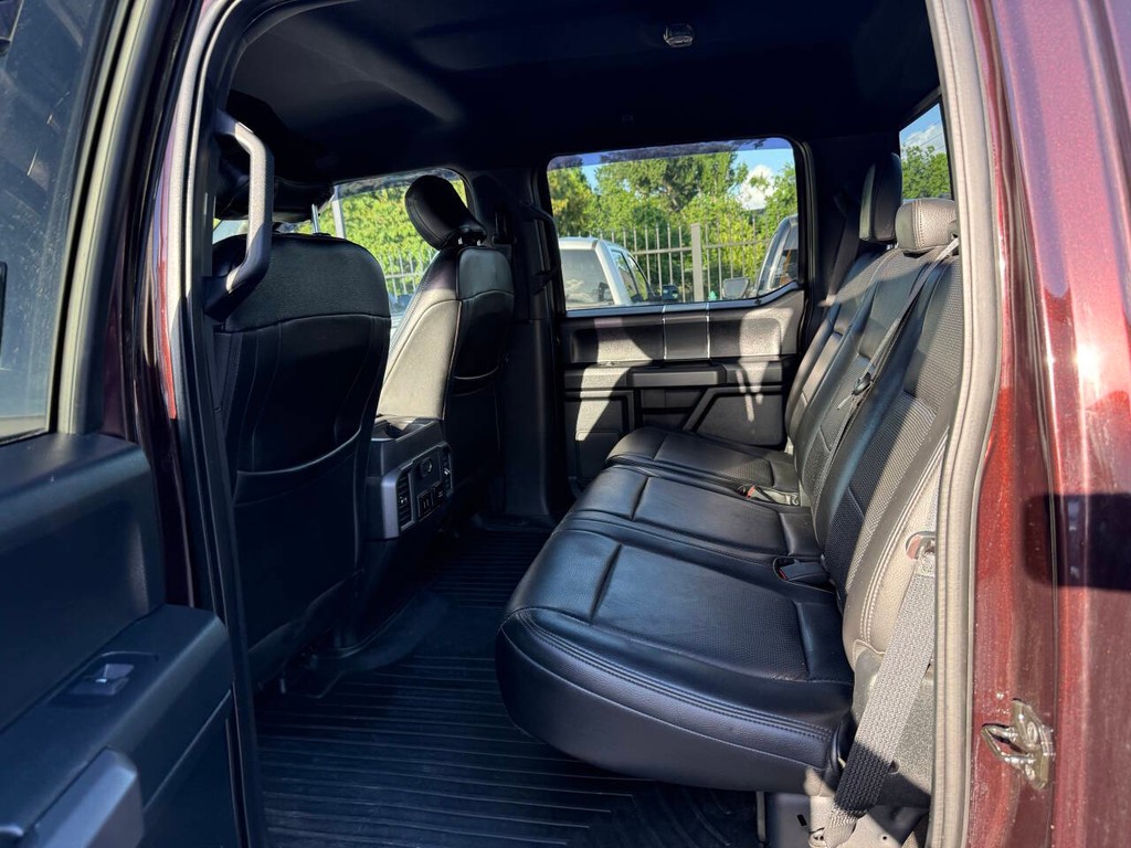 Ford F-150 Vehicle Full-screen Gallery Image 12