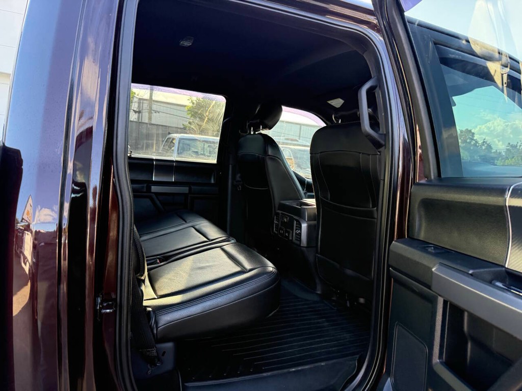 Ford F-150 Vehicle Full-screen Gallery Image 14