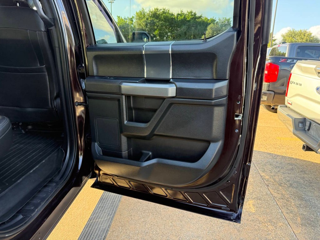 Ford F-150 Vehicle Full-screen Gallery Image 15