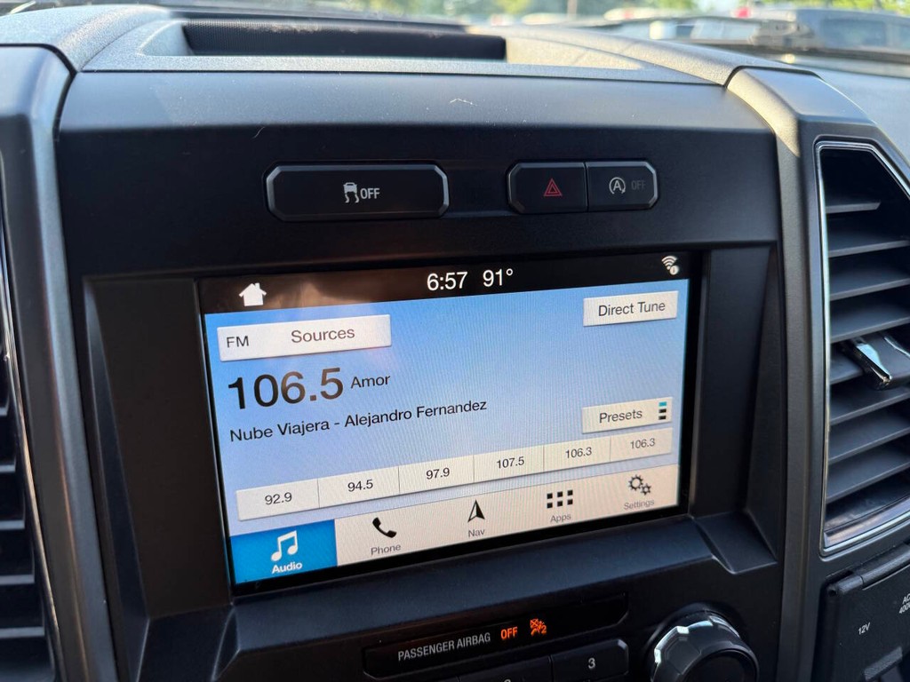 Ford F-150 Vehicle Full-screen Gallery Image 24