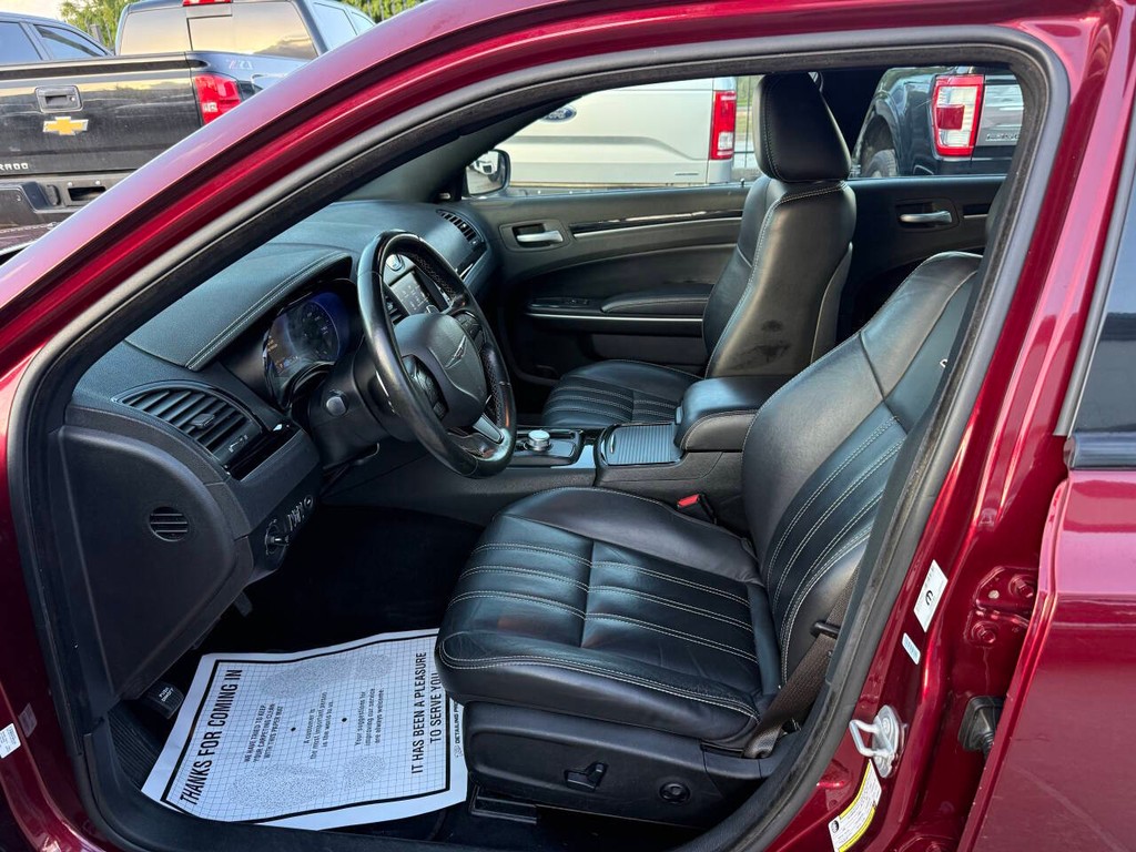 Chrysler 300 Vehicle Full-screen Gallery Image 07