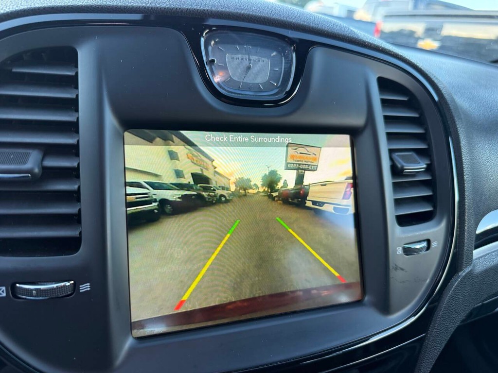 Chrysler 300 Vehicle Full-screen Gallery Image 26