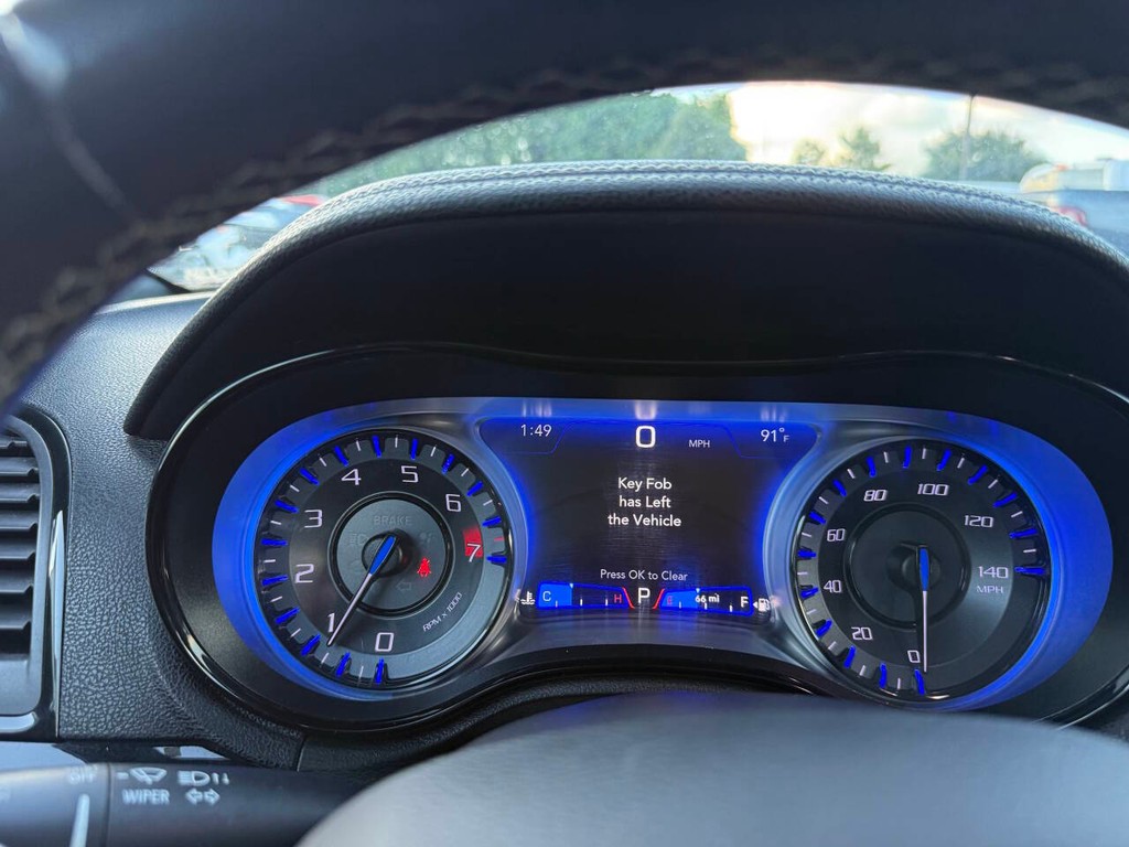 Chrysler 300 Vehicle Full-screen Gallery Image 31