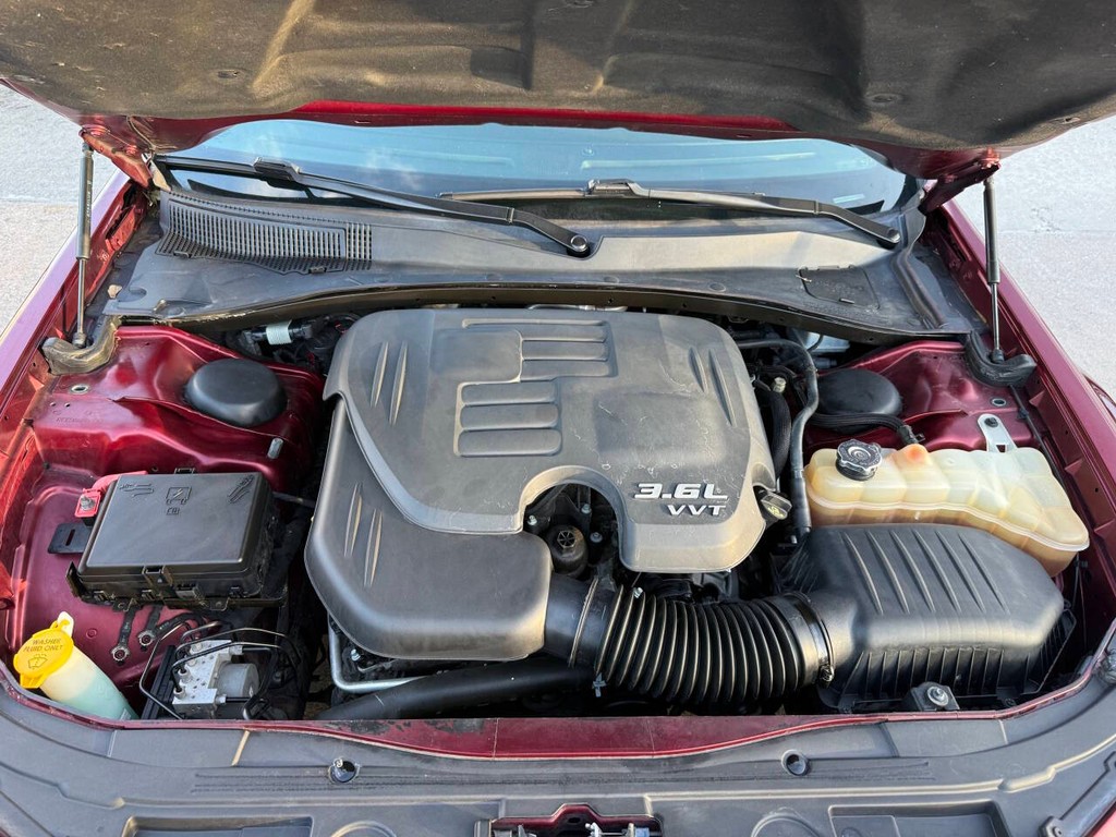 Chrysler 300 Vehicle Full-screen Gallery Image 34