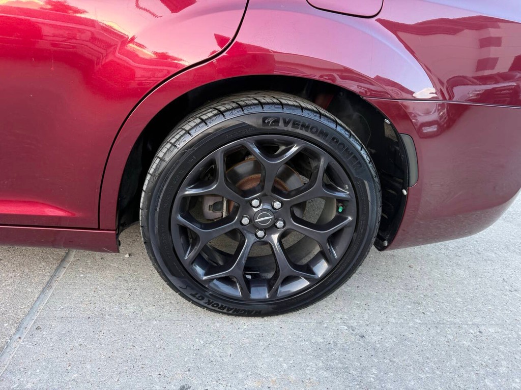 Chrysler 300 Vehicle Full-screen Gallery Image 35
