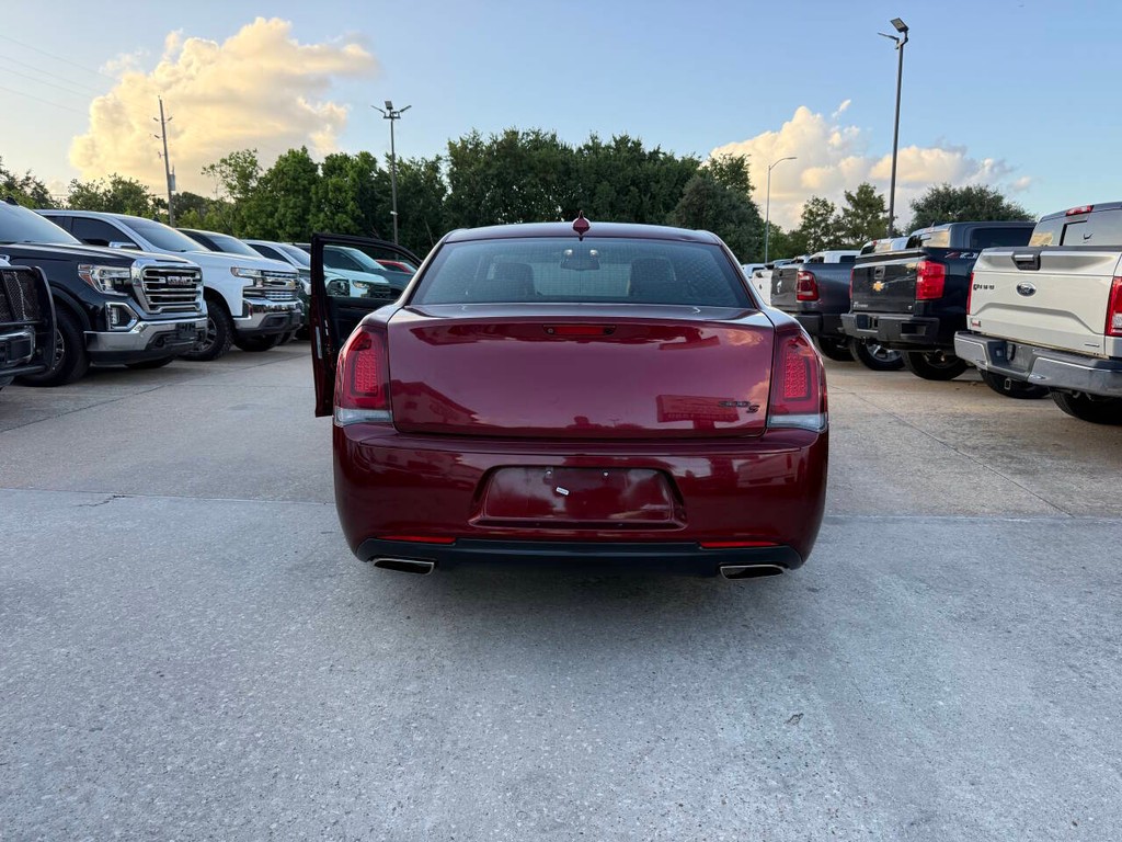 Chrysler 300 Vehicle Full-screen Gallery Image 37