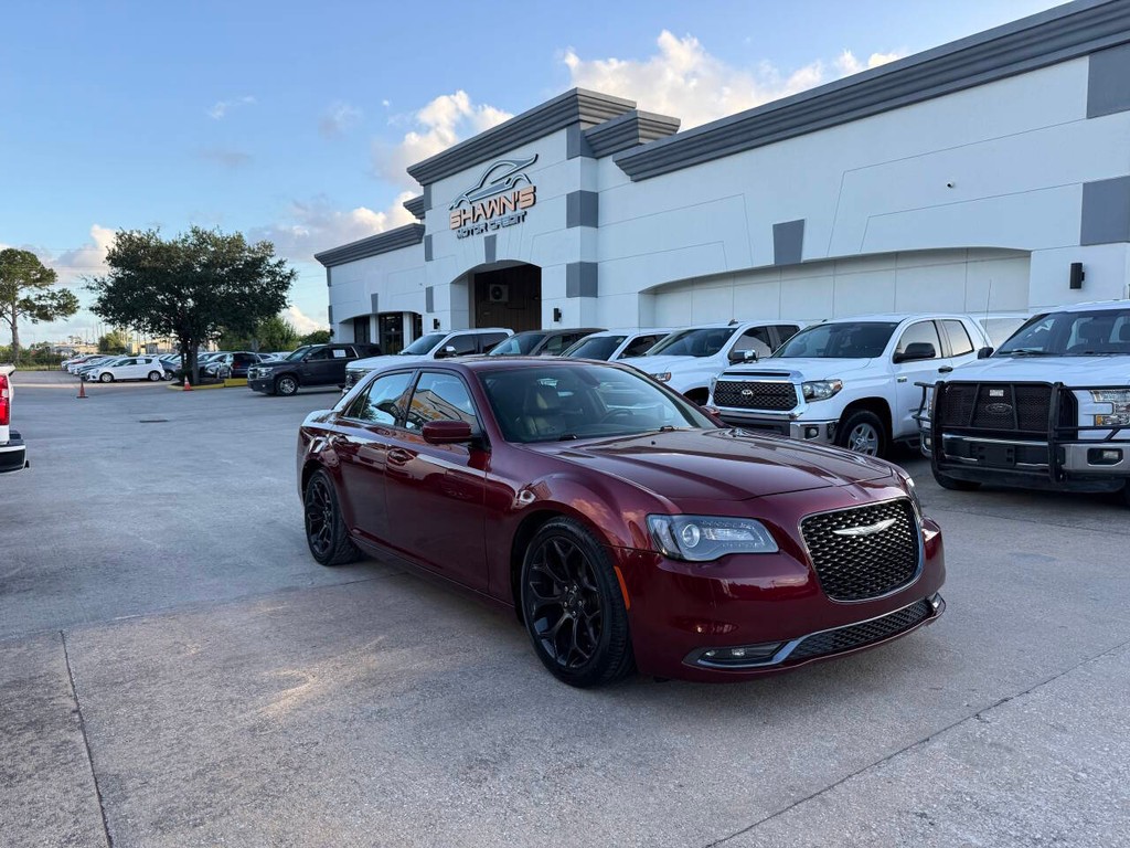 Chrysler 300 Vehicle Full-screen Gallery Image 40