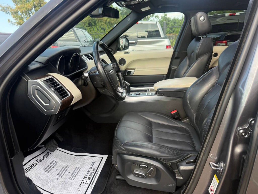 Land Rover Range Rover Sport Vehicle Full-screen Gallery Image 07