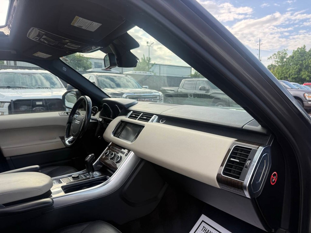 Land Rover Range Rover Sport Vehicle Full-screen Gallery Image 09
