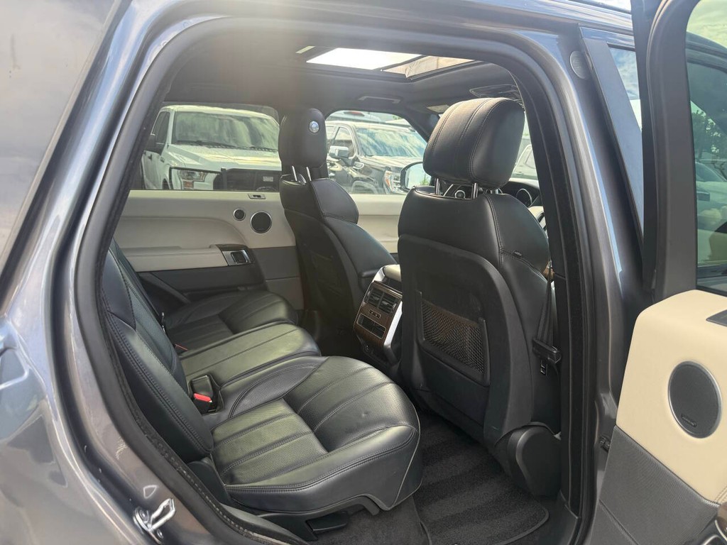 Land Rover Range Rover Sport Vehicle Full-screen Gallery Image 15