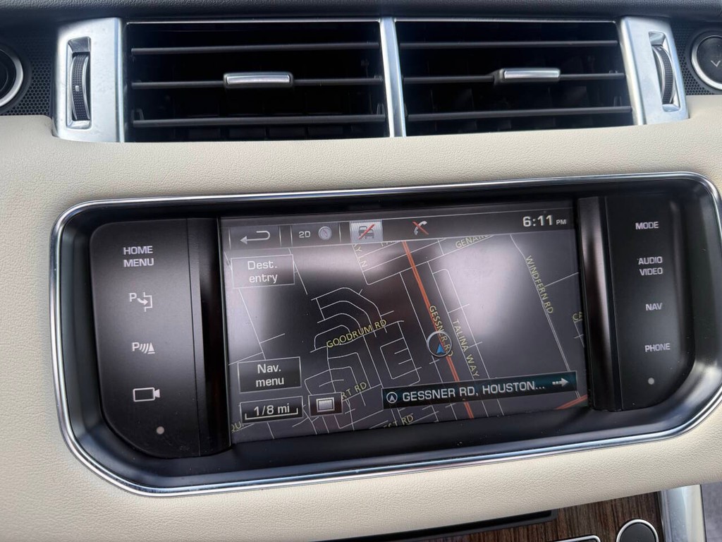 Land Rover Range Rover Sport Vehicle Full-screen Gallery Image 25