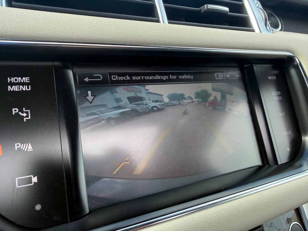 Land Rover Range Rover Sport Vehicle Full-screen Gallery Image 26