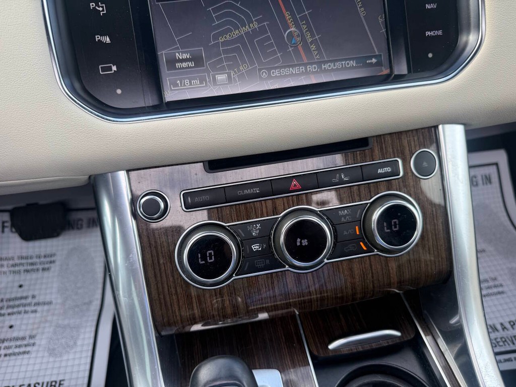Land Rover Range Rover Sport Vehicle Full-screen Gallery Image 27